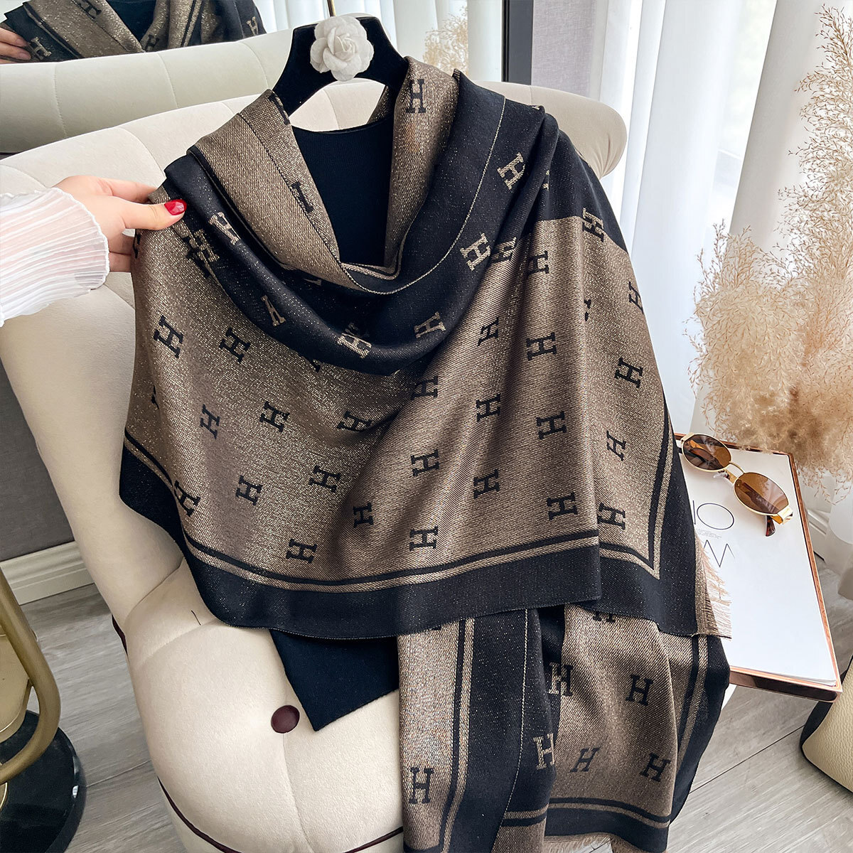 Designer Scarf Women's Luxurious Shawl Embroidered Double-sided Gold Thread Scarf Wool-like Warmth Scarf Outdoor Warmth And Protection Scarf