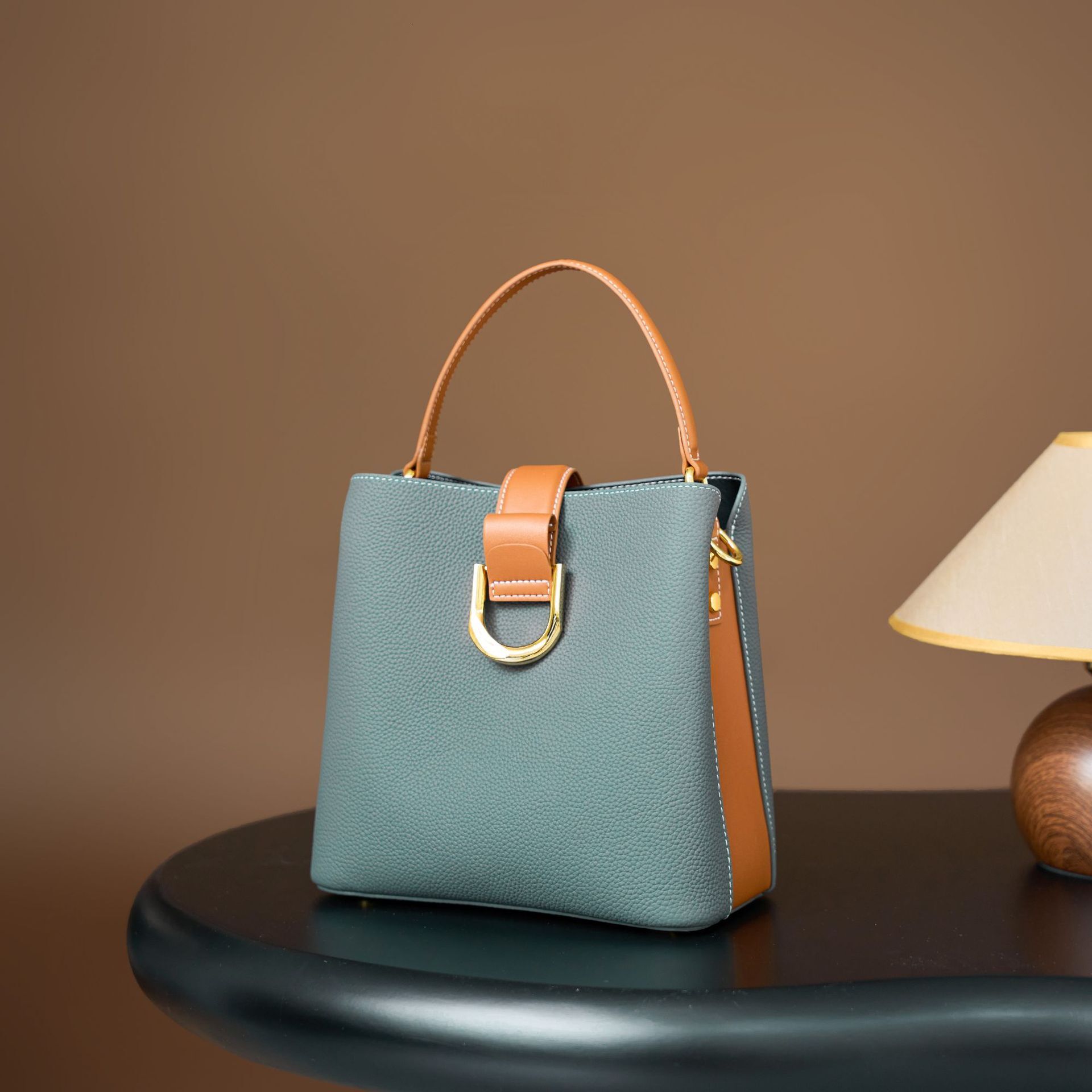 Designer Luxury Leather Women's Handbag Crossover New Top Cowhide Handbag Crossbody Bag Fashionable Large Capacity Bucket Bag Women's Should