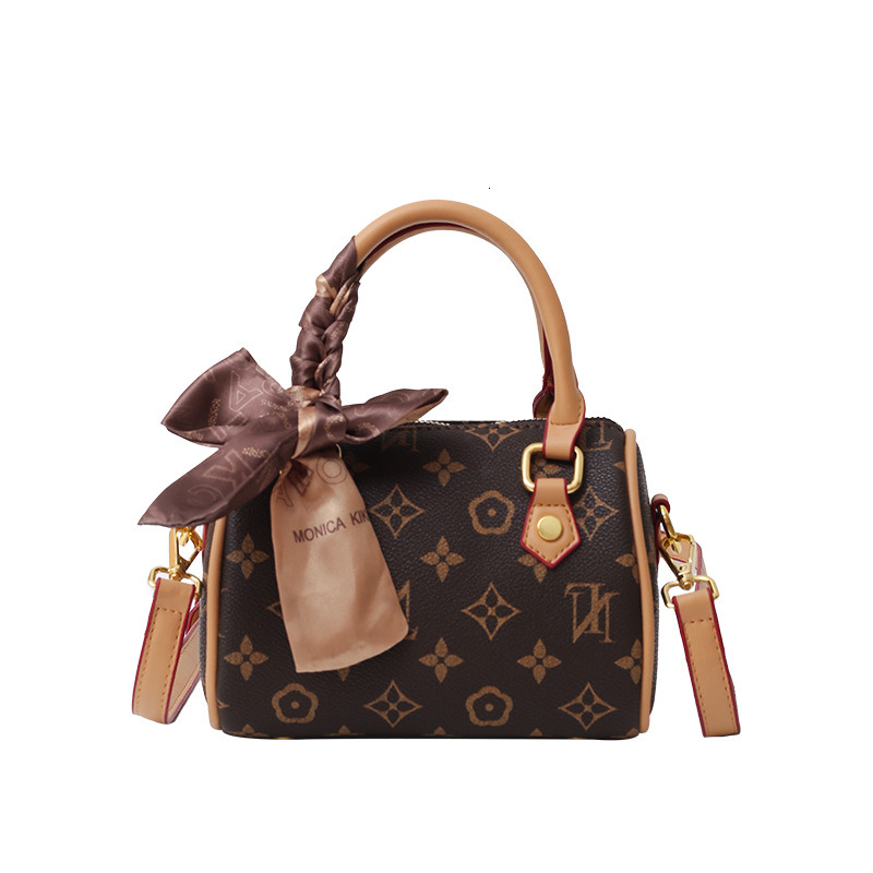 2026 New Fashionable and Versatile Single Shoulder Crossbody Bag with Advanced Sense Simple Old Flower Handbag Women's Commuter Small Bag