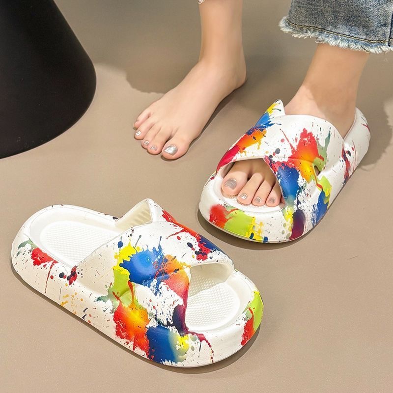 2026 New Fashionable Graffiti Printed Cross Thick Bottom Non slip Beach Cool Slippers