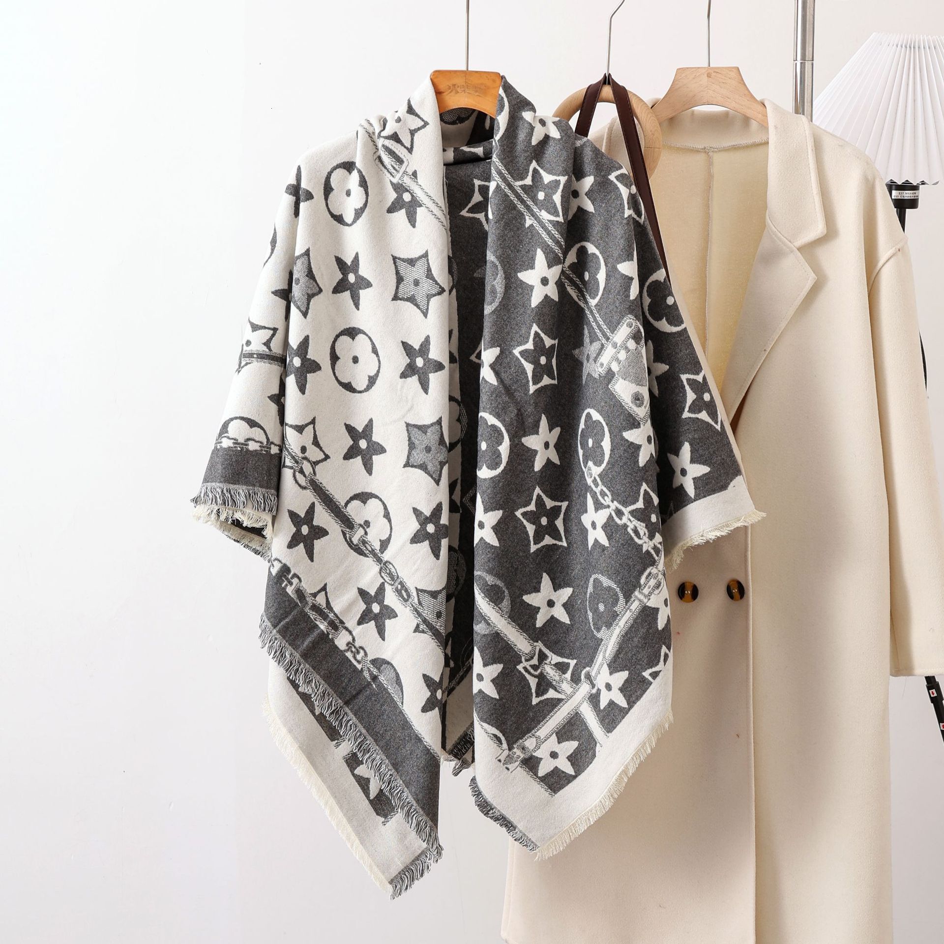 Designer Scarves Silk Scarves Women's Shawls Five-pointed Star Tassels Square Scarves Outdoor Warmth Fashionable And Versatile Daily Wearing