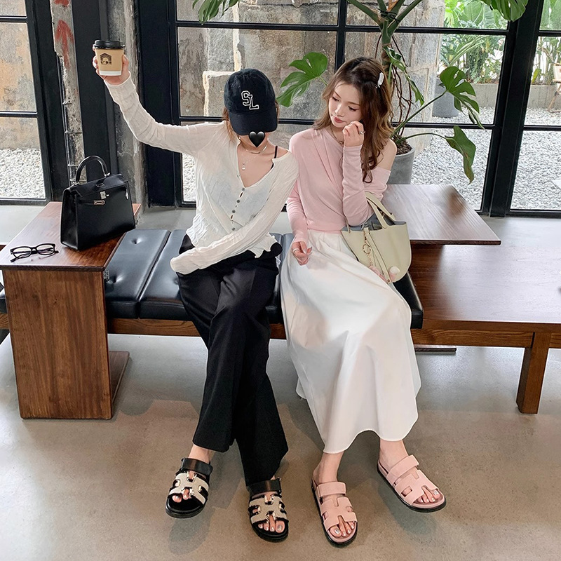 Hot new free shipping designer slippers for womens flat sandals pink black white grey yellow Fashionable and versatile casual thick soled slippers