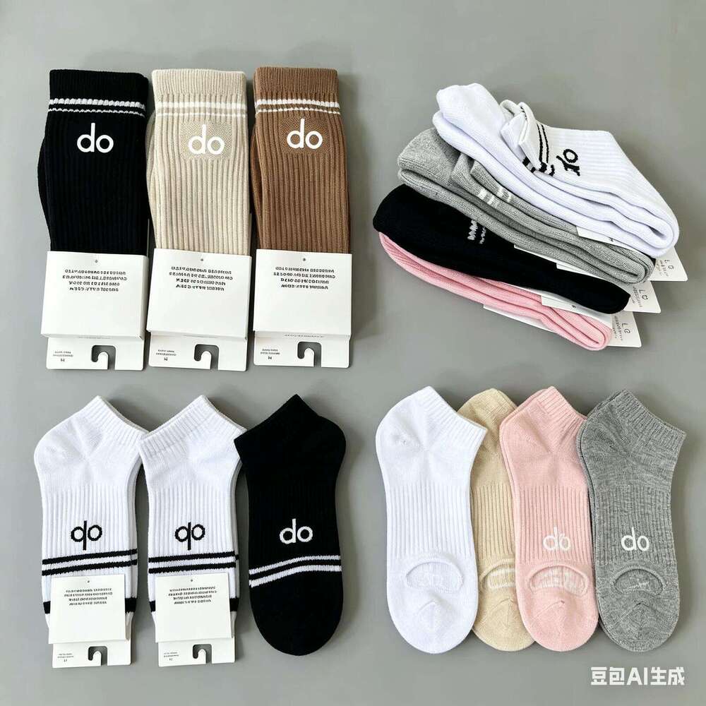 Throwback Women Sport Mens Cotton Medium Tube Sock Four Seasons Comfy Classic Stretchy yoga Socks