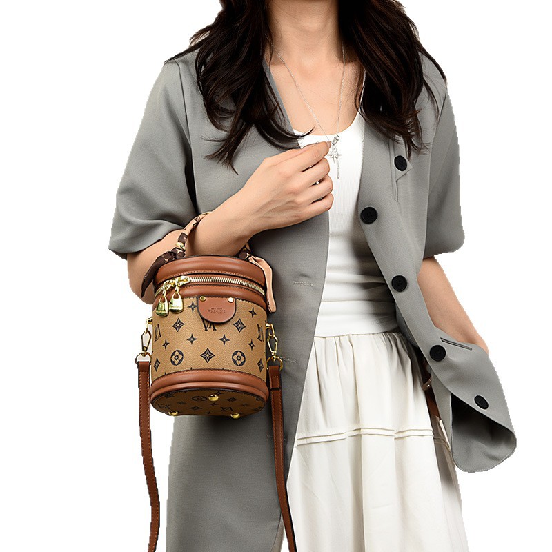 Classic printed fashion bucket bag, designed exclusively for women a versatile, retro-inspired crossbody bag