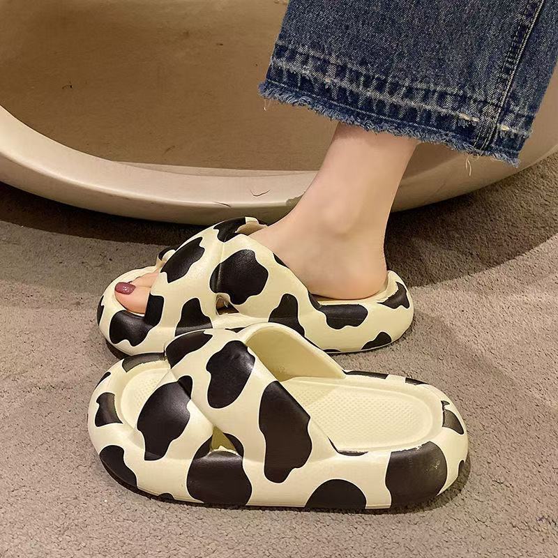 2026 New Fashionable Graffiti Printed Cross Thick Bottom Non slip Beach Cool Slippers