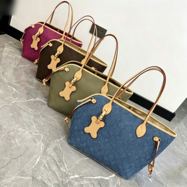 Designer Pet Carrier Tote High-End Old Flower Pattern Premium Canvas Pet Travel Bag for Small Dogs and Cats Luxury Pet Handbag Fashion Dog Accessories