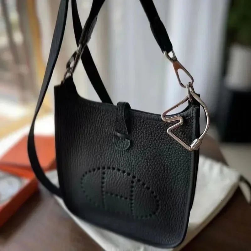 Horse Head Bag Charm Suitable for Bags Cheval Key Chain Decorative Buckle Bag Shoulder Strap Bag Pendant Key Chain 260421