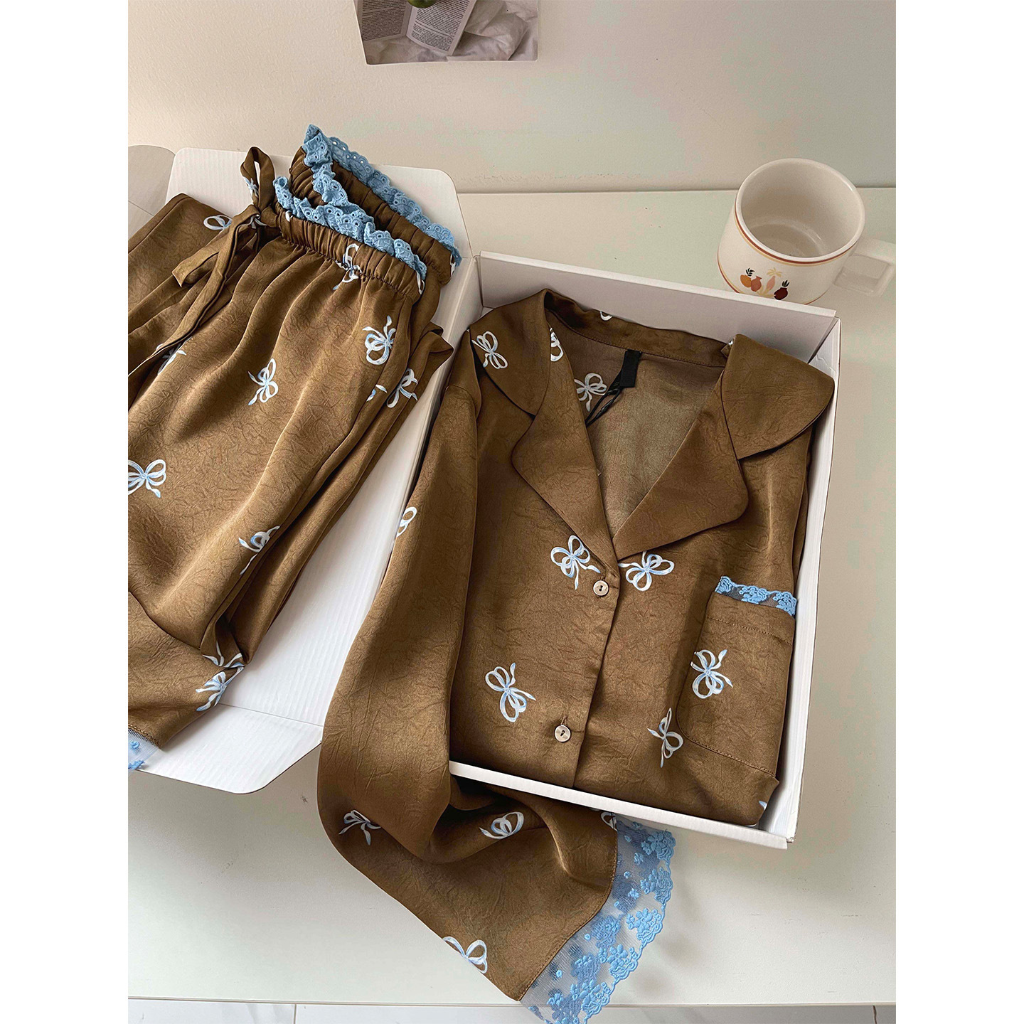 Luxury Brand Designer Womens Retro Maillard Bow Print Ice Silk Pajama Set Lace Trim Long Sleeve Homewear Casual Daily Wear Chic Stylish Modern Trendy