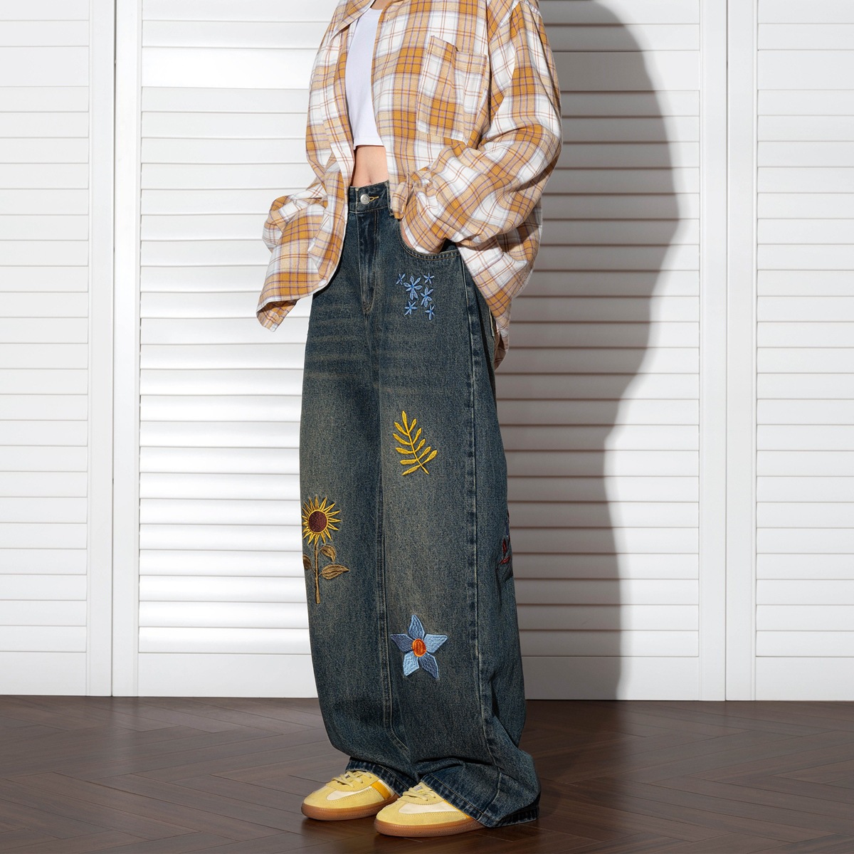 2026 New Men's Korean-Style Slouchy Sunflower Embroidered Straight-Leg Jeans, Loose Fit Slimming Wide-Leg Casual Pants