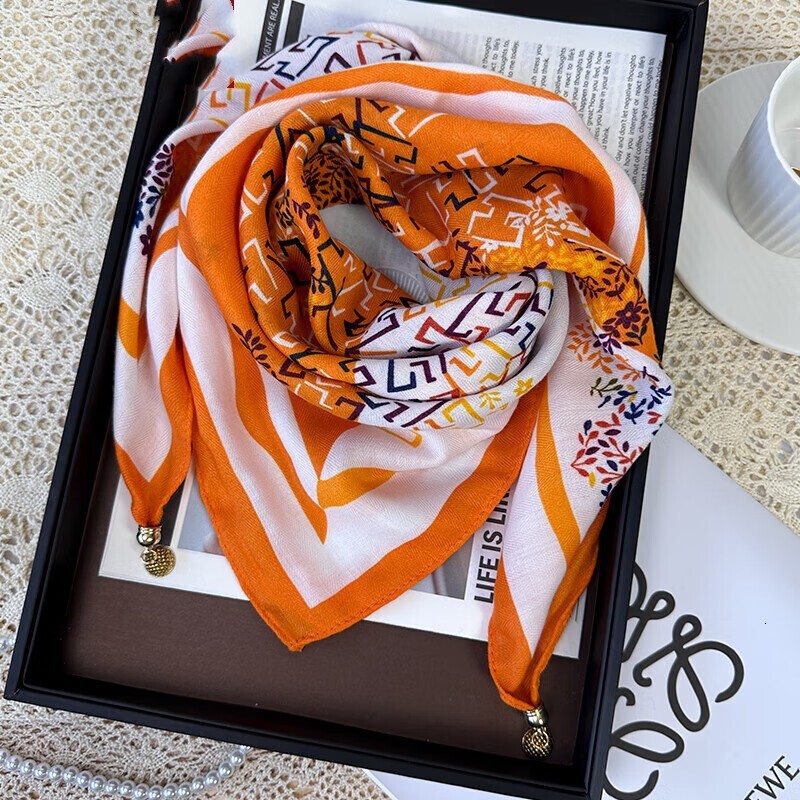 Designer Scarves Silk Shawls Compact Square Silk Scarves Retro Printed Silk Scarves Luxurious Women's Combinations Fashionably Versatile