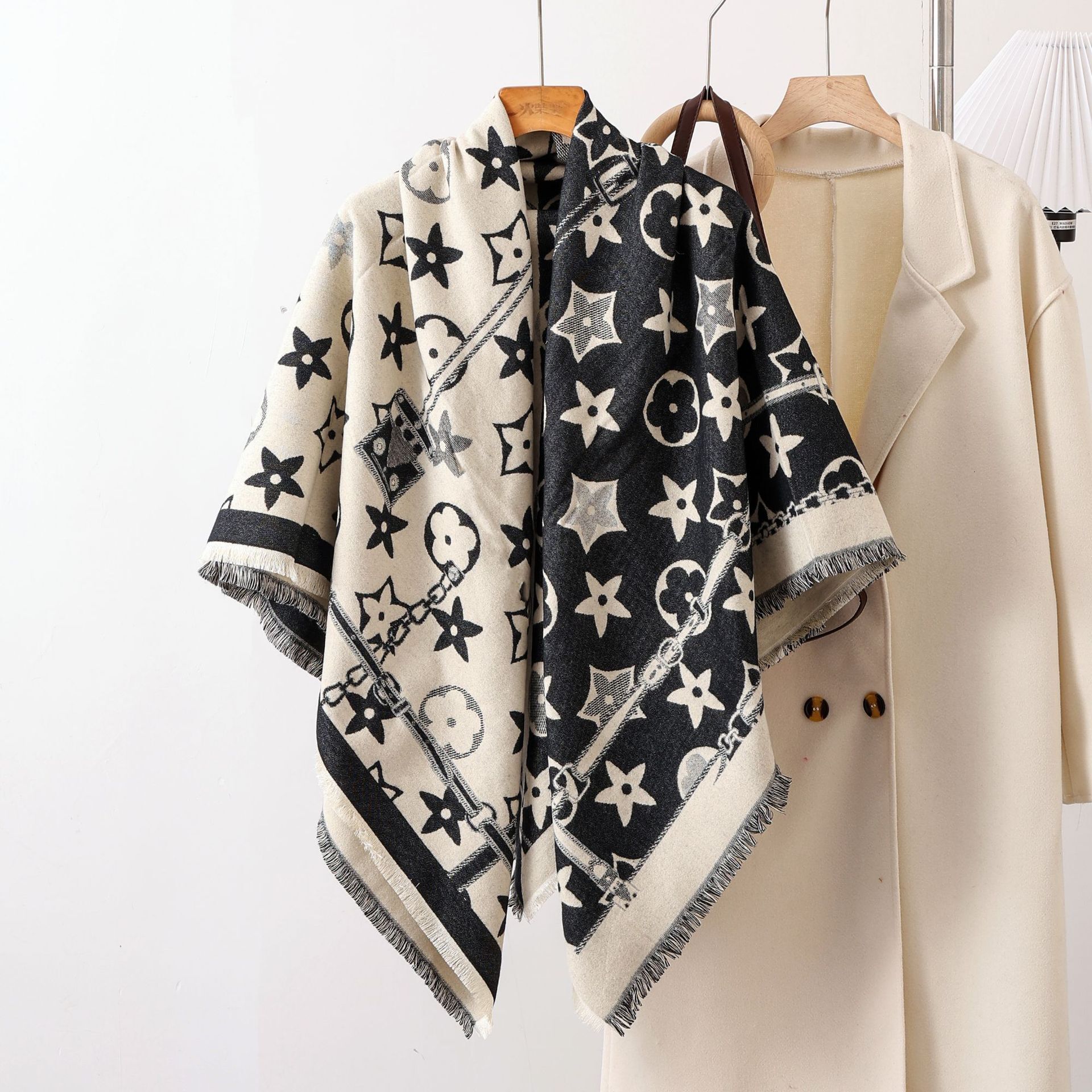 Designer Scarves Silk Scarves Women's Shawls Five-pointed Star Tassels Square Scarves Outdoor Warmth Fashionable And Versatile Daily Wearing