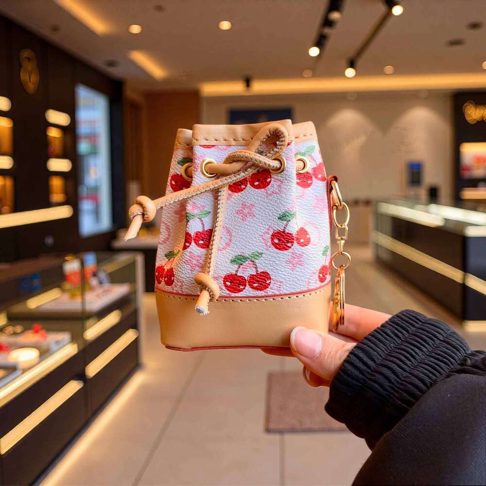 Lvdn Mini Coin Purse Cherry Vintage Light Luxury Drawstring Bucket Coin Purse Portable Pendant Mini Exquisite Small Bag
