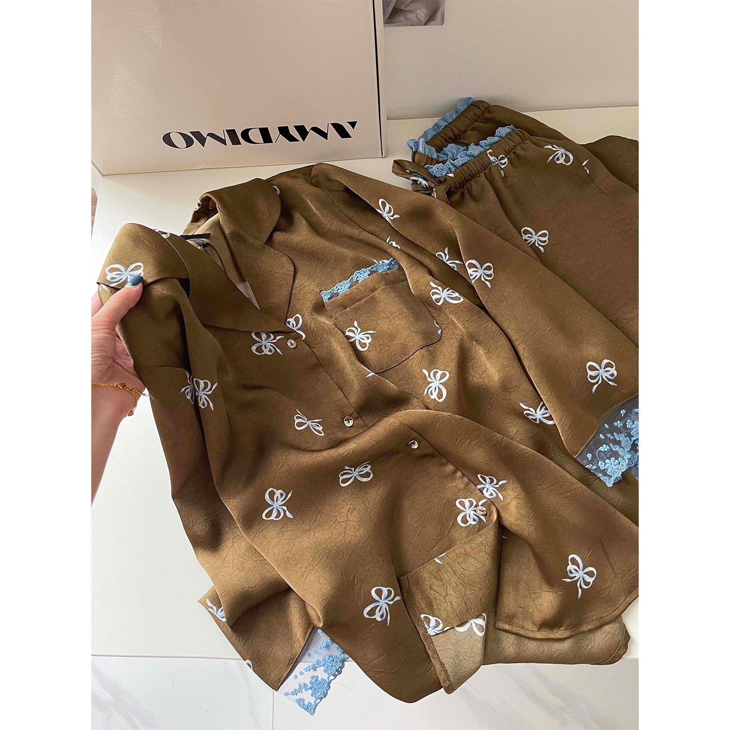 Luxury Brand Designer Womens Retro Maillard Bow Print Ice Silk Pajama Set Lace Trim Long Sleeve Homewear Casual Daily Wear Chic Stylish Modern Trendy