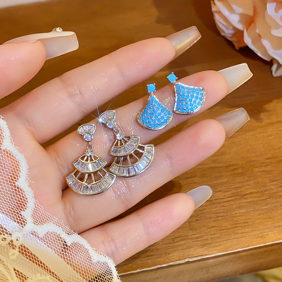 Korean-style silver needle zircon fan-shaped earrings, light luxury, high-end, exquisite and versatile, 2026 new model, extremely beautiful earrings - view 4