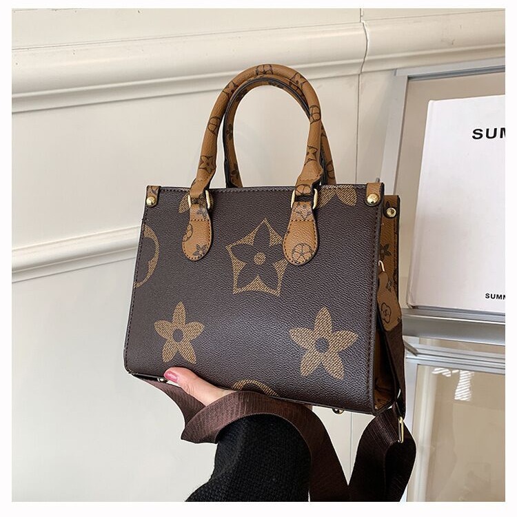 Casual, fashionable, retro-print designer handbag; versatile, trendy crossbody bag for women