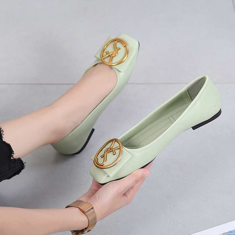 Plus-size 2026 spring and autumn new Korean style comfortable square-toed shallow loafers flat women's granny shoes