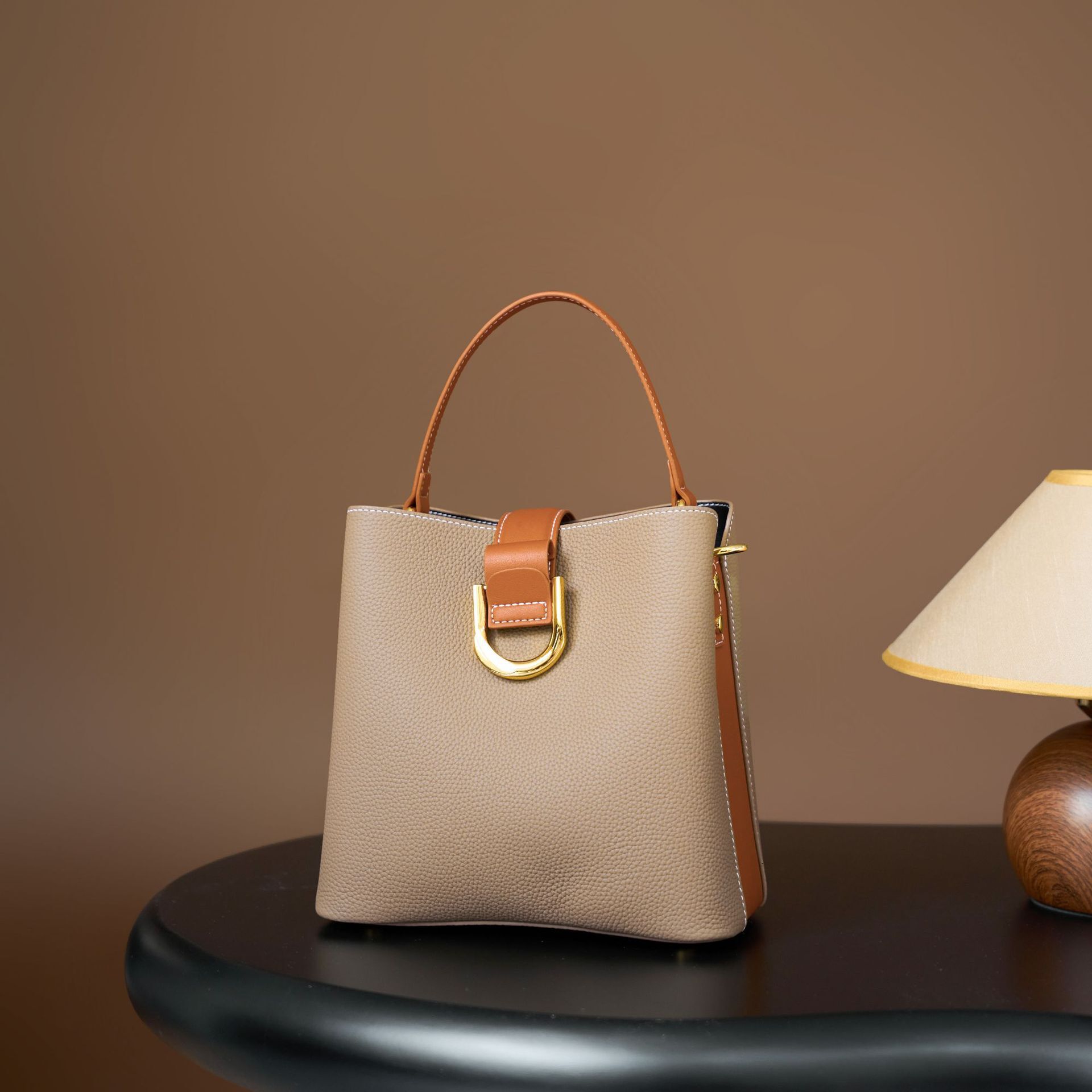 Designer Luxury Leather Women's Handbag Crossover New Top Cowhide Handbag Crossbody Bag Fashionable Large Capacity Bucket Bag Women's Should