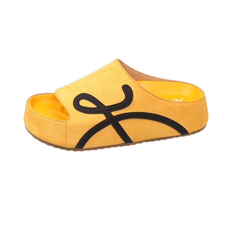2026 Summer Hot Casual Thick Bottom Designer Slippers Trendy Versatile Commuting Comfortable Beach Shoes for Women