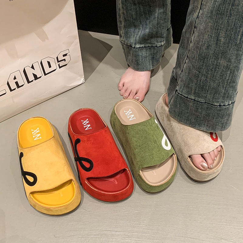2026 Summer Hot Casual Thick Bottom Designer Slippers Trendy Versatile Commuting Comfortable Beach Shoes for Women