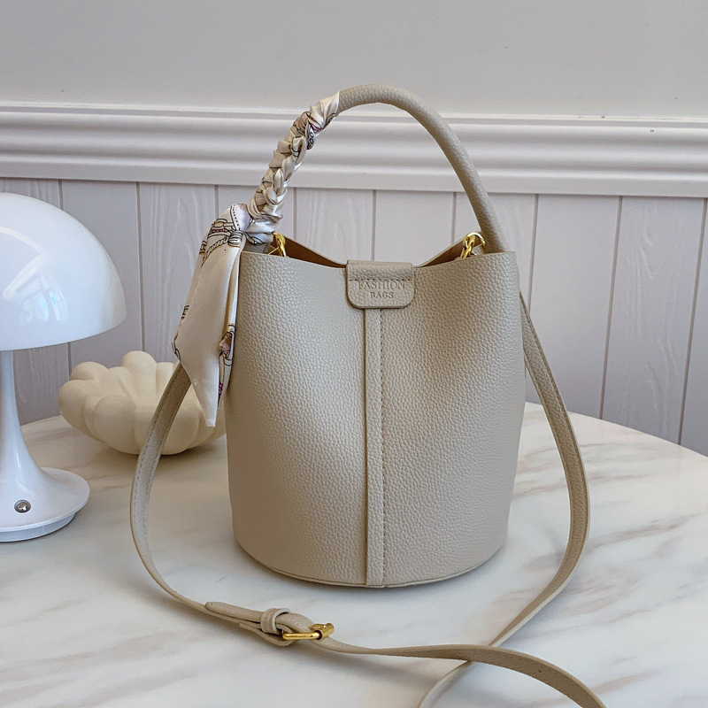Designer New Fashionable Korean Style Silk Scarf Handbag with Attached Clutch, Women's High-End Versatile Commuting Shoulder and Crossbody Bag