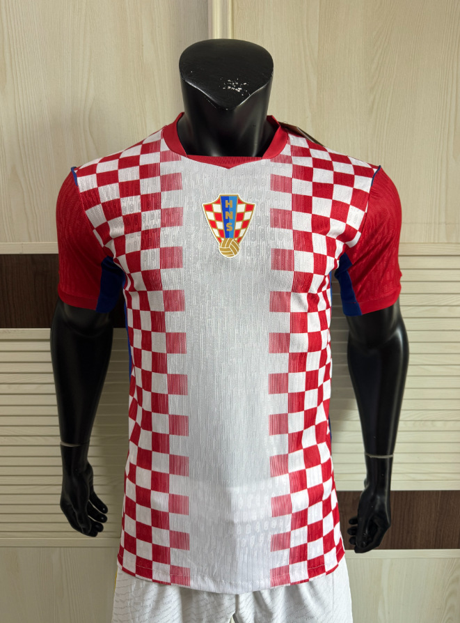 Lightweight Mens Sportswear T-Shirt Ideal for Casual Footy Enthusiasts