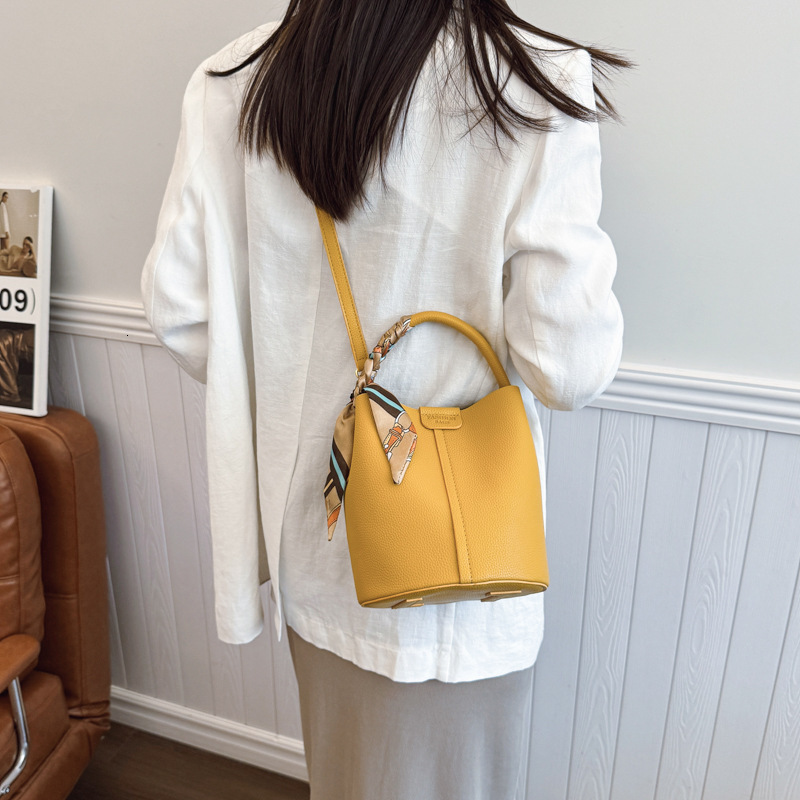 Designer New Fashionable Korean Style Silk Scarf Handbag with Attached Clutch, Women's High-End Versatile Commuting Shoulder and Crossbody Bag - view 4
