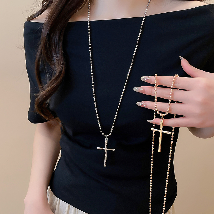 European American cross-border metal round long cross pendant necklace, simple and stylish collarbone chain, high-end women's accessory - view 3