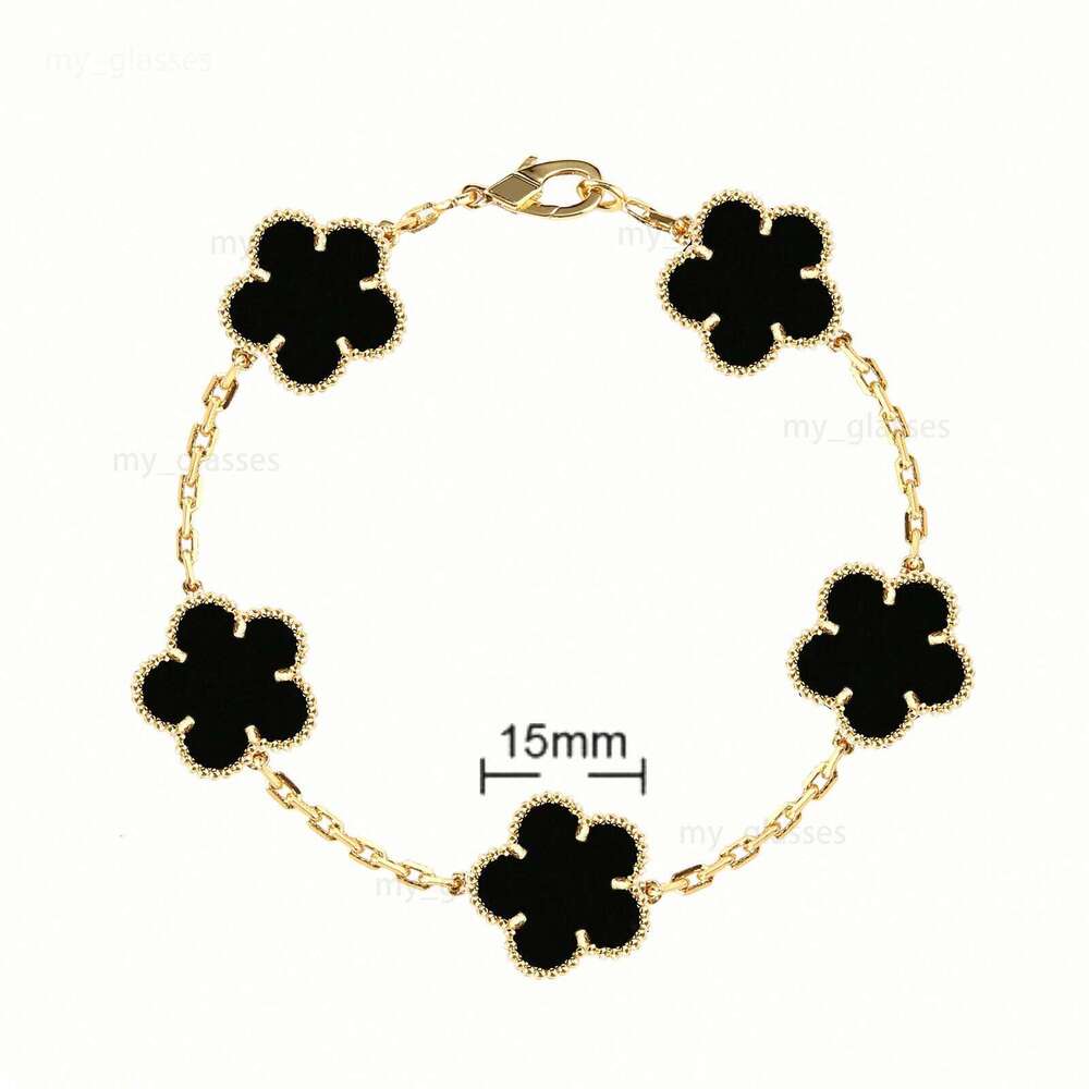 2026 Four Leaf Clover Fashion Bracelets Classic Designer Bracelet High Quality Mother Pearl White Black Red Moissanite Jewlery