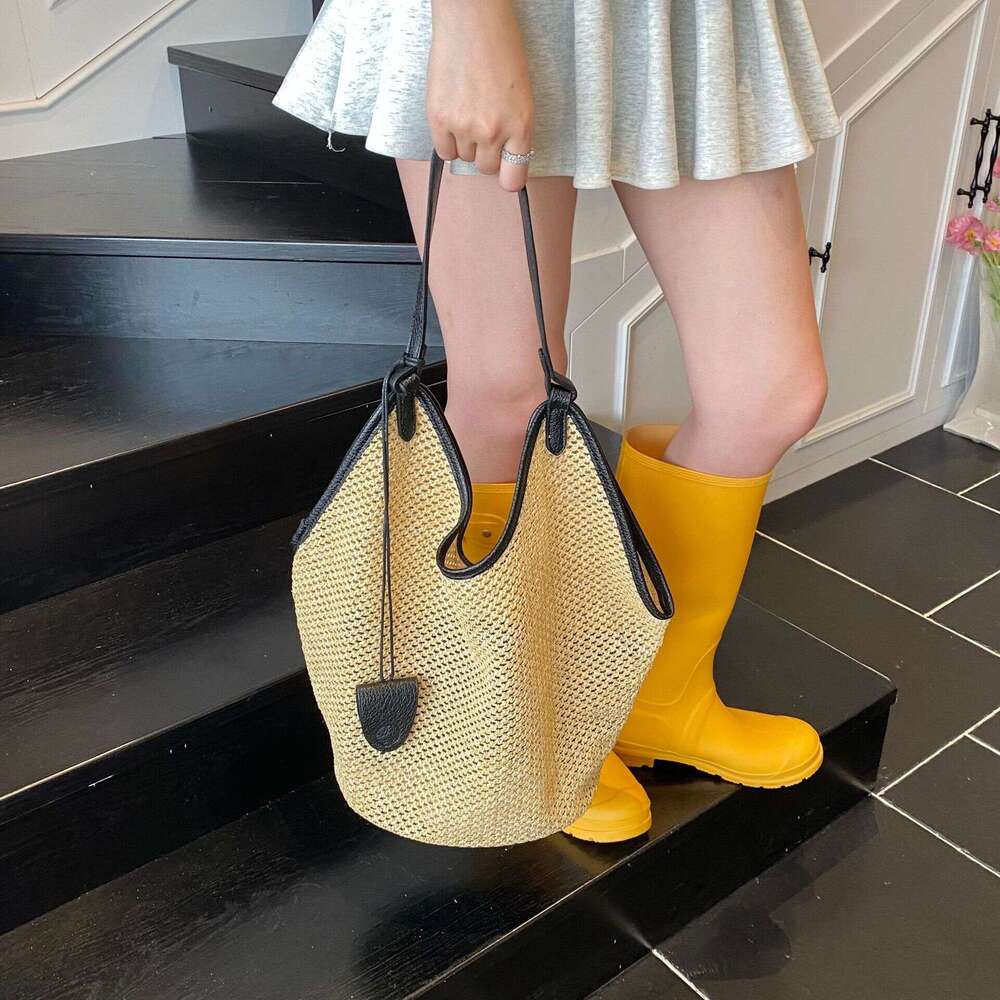 Capacity Hollow Out Tote for Women New Vintage Straw Unique Niche Single Shoulder Commuter Woven Large Bag