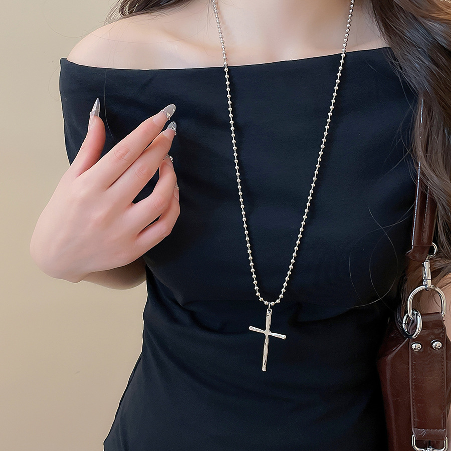 European American cross-border metal round long cross pendant necklace, simple and stylish collarbone chain, high-end women's accessory - view 4