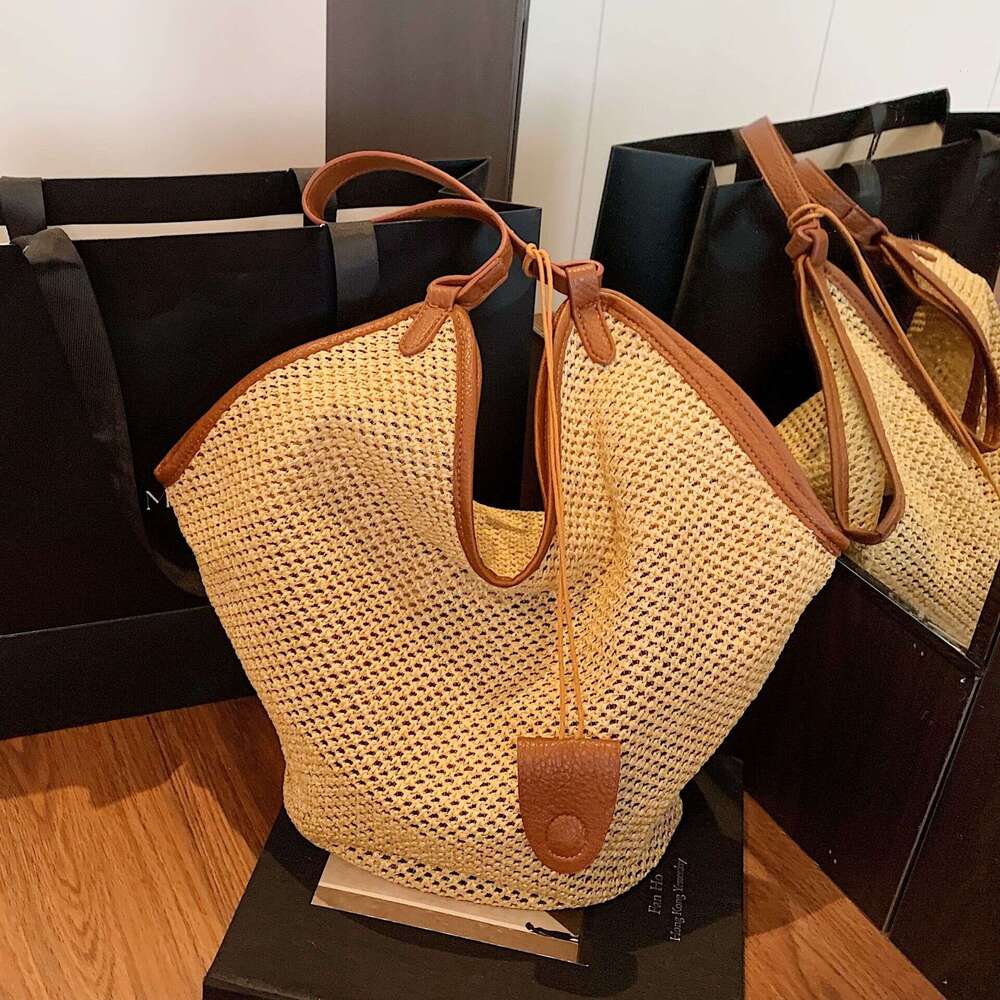 Capacity Hollow Out Tote for Women New Vintage Straw Unique Niche Single Shoulder Commuter Woven Large Bag