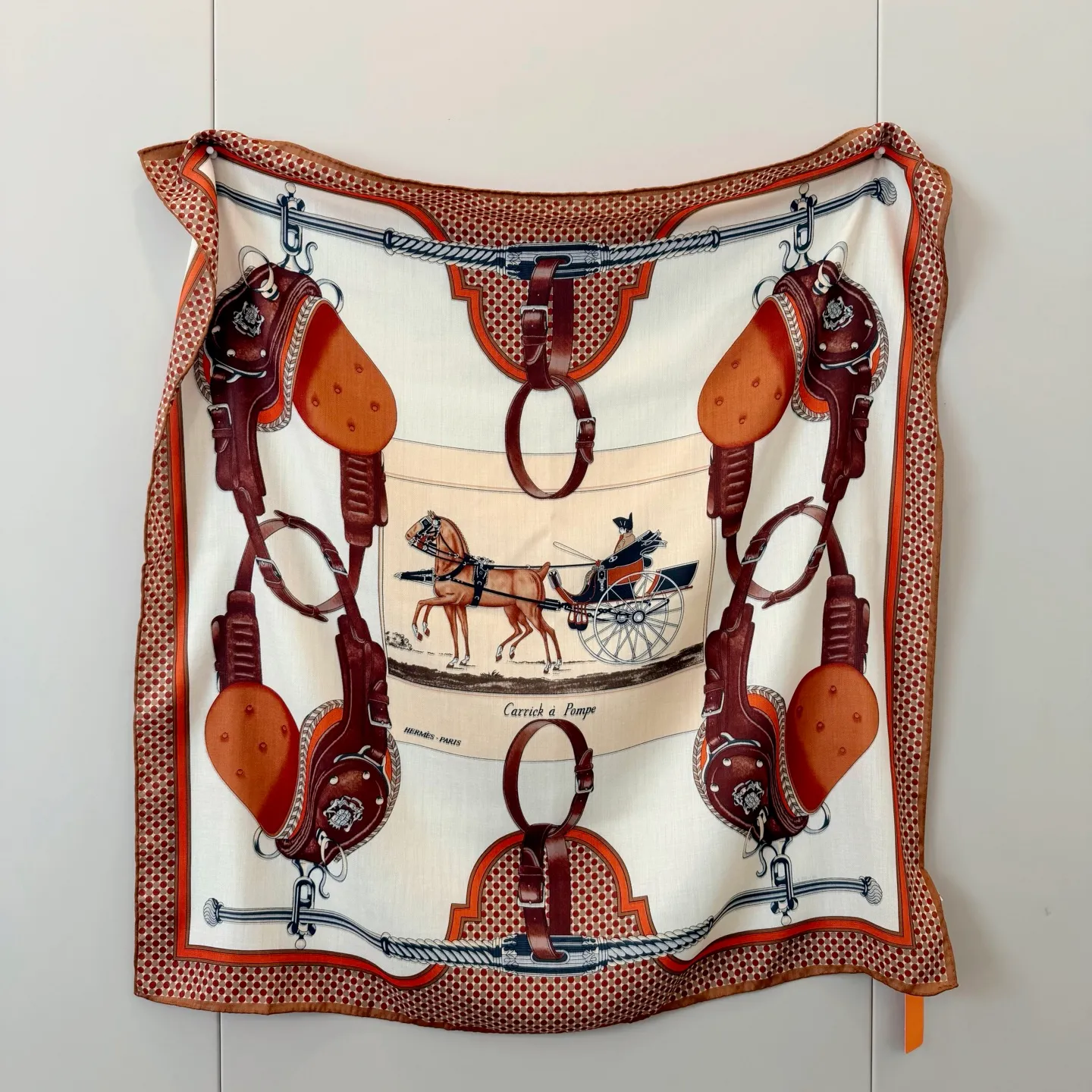 Designer luxury twill satin scarf, stylish and classic monogram square scarf, same style as those in European and American boutiques, the perfect gift choice.