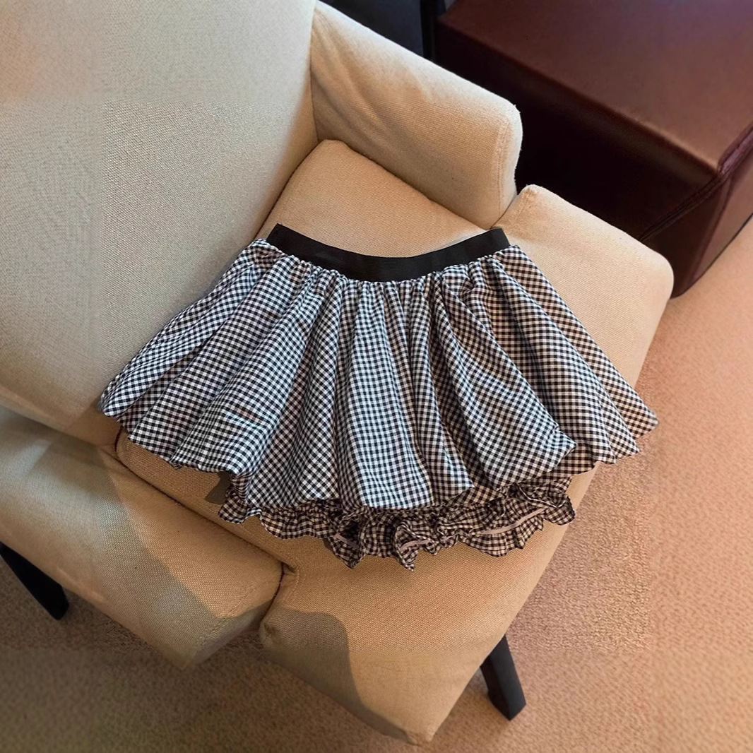 2026 New Designer Luxury Brand Skirt Spicy Girl Riot Dew Fluffy Ultra Short Pants White Flower Bud Half Skirt Women Summer Petite High Waist A-line Wh