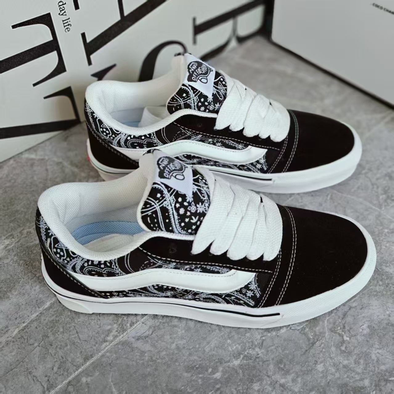 Free shipping designer shoes Men comfortable and trendy soft soled sports and leisure shoes men thick soled height Smart