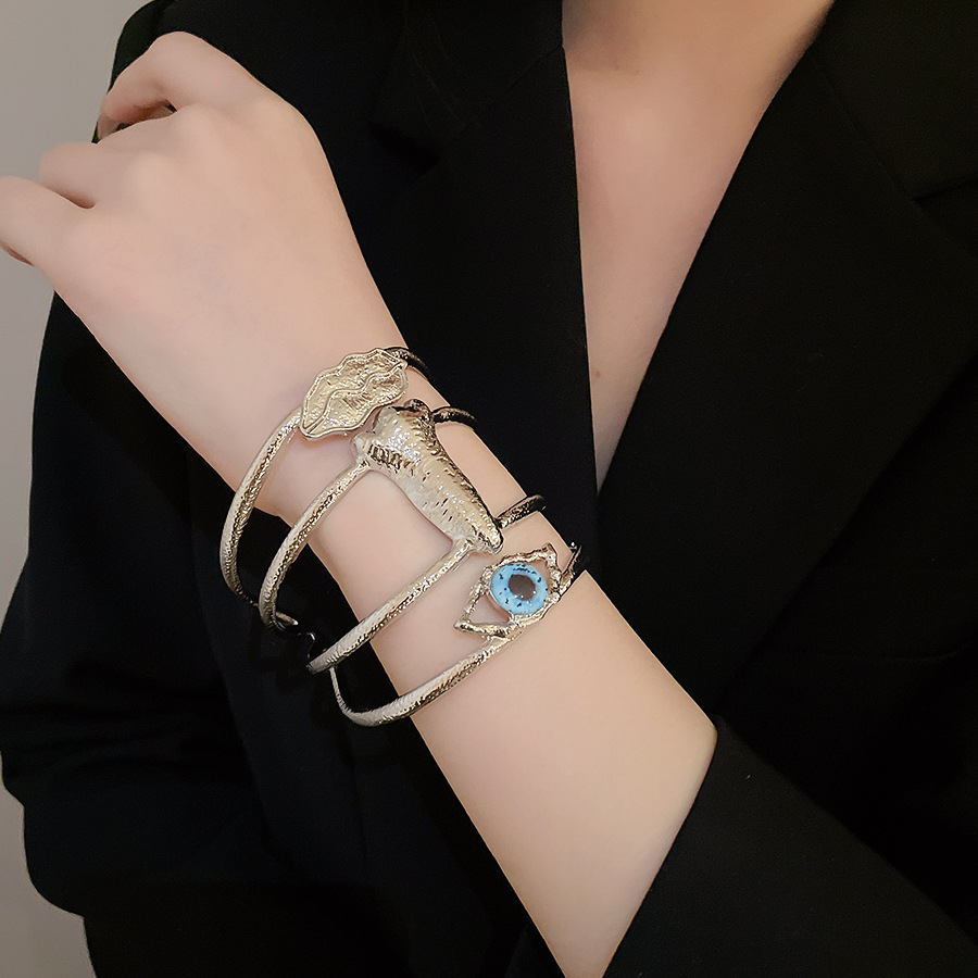 European and American retro frosted texture exaggerated cut-out multi-layer nose, eyes, lips, bracelet trendy high-end women's wristband - view 3