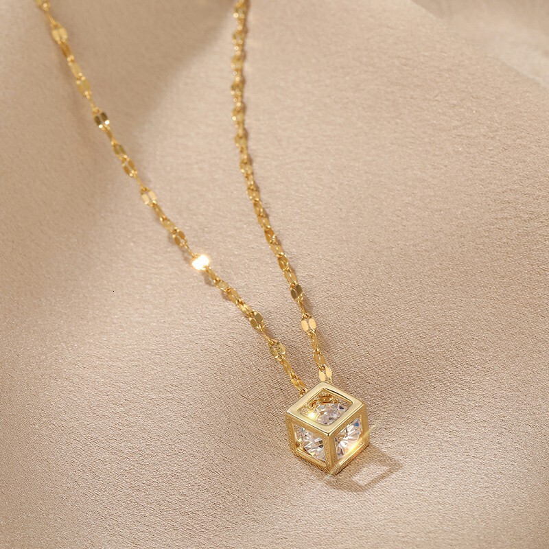 Designer Light Luxury Fashion Small Sugar Cube Zircon Titanium Steel Necklace for Women, Xiaohongshu Simple Collarbone Chain with High-end Copper Pend
