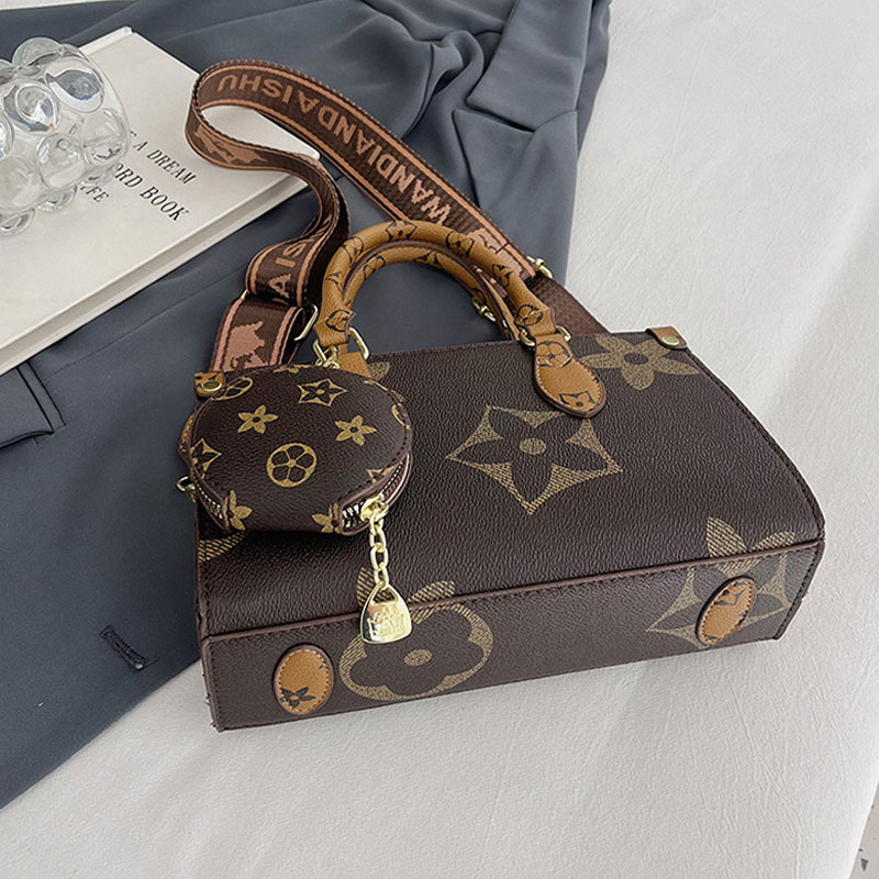 Wide Shoulder Strap bags Retro Handbag Women's New Anti-Color Hand Carry Single Shoulder Crossbody Bag 2026s hot