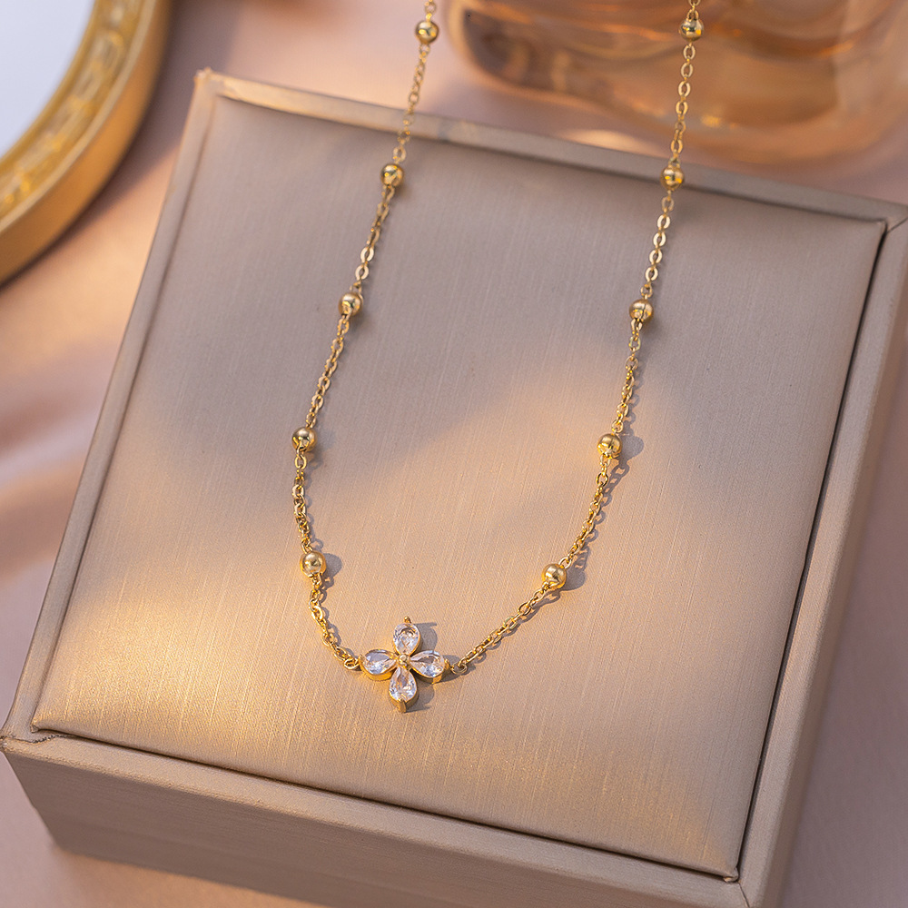 Designer French Style Light Luxury White Diamond Four-Leaf Clover Titanium Steel Necklace for Women Fashion Versatile Clavicle Chain Elegant Simple Se