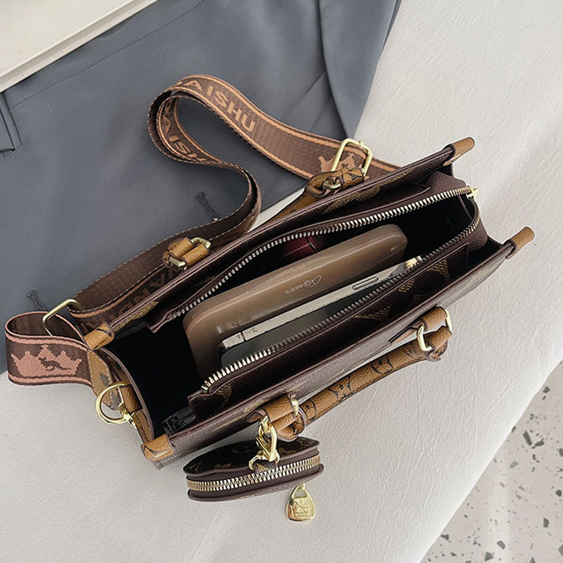 Wide Shoulder Strap bags Retro Handbag Women's New Anti-Color Hand Carry Single Shoulder Crossbody Bag 2026s hot