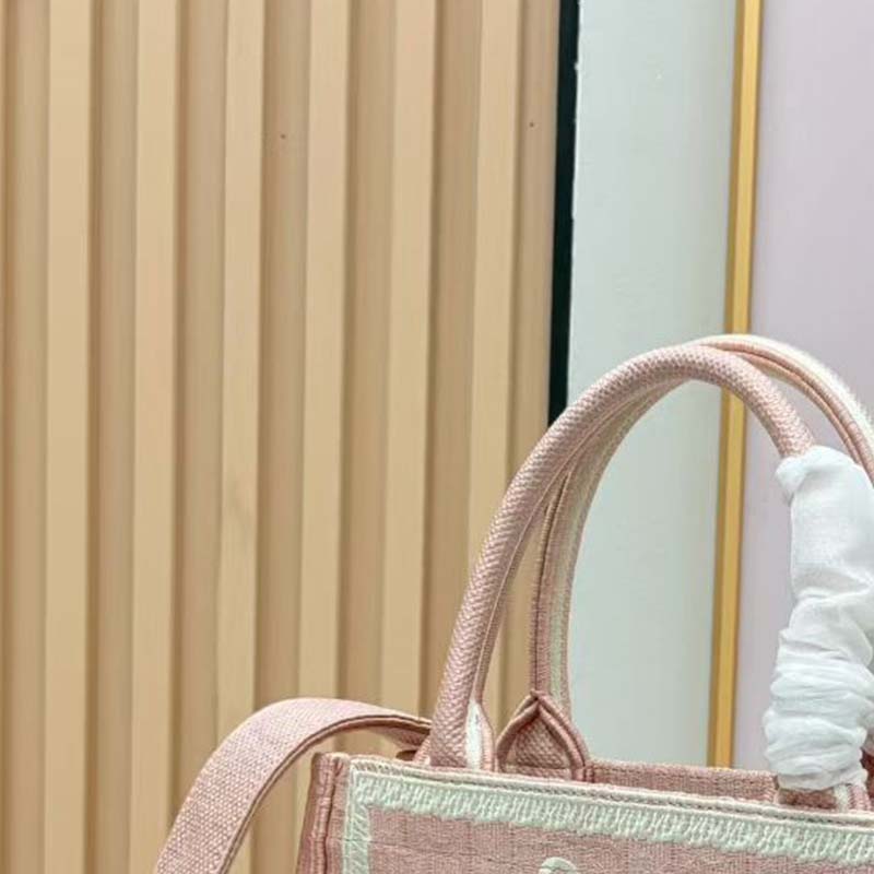 In 2026, the designer's fashion top brand-name bag, female handbag, high-end bag, shoulder bag, messenger bag, drawstring bag and brand-name bag 9980