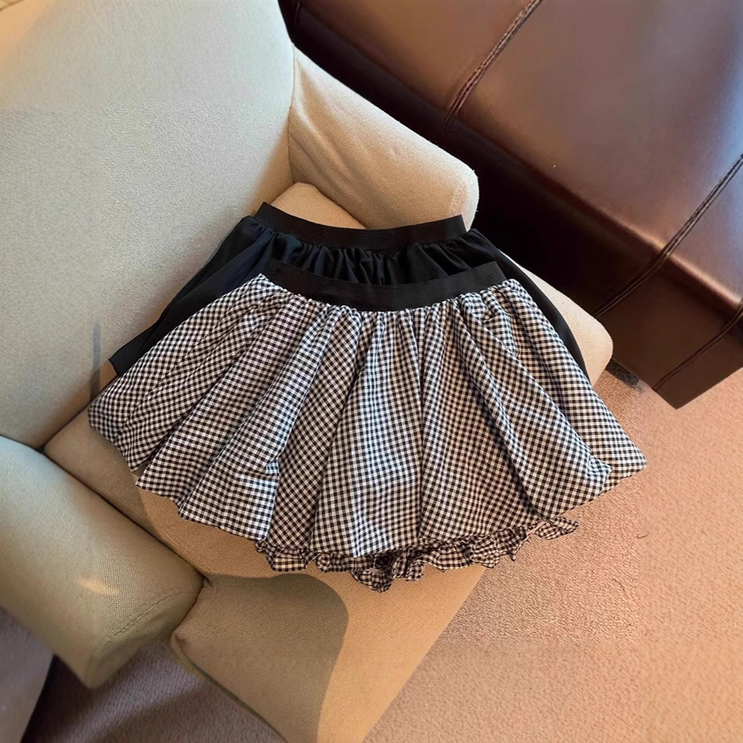 2026 New Designer Luxury Brand Skirt Spicy Girl Riot Dew Fluffy Ultra Short Pants White Flower Bud Half Skirt Women Summer Petite High Waist A-line Wh