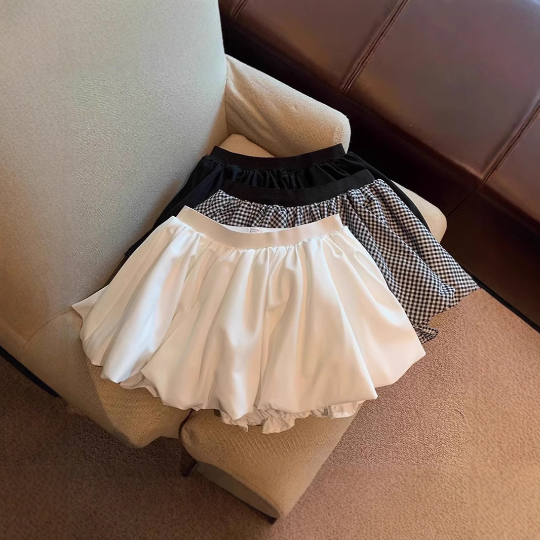 2026 New Designer Luxury Brand Skirt Spicy Girl Riot Dew Fluffy Ultra Short Pants White Flower Bud Half Skirt Women Summer Petite High Waist A-line Wh