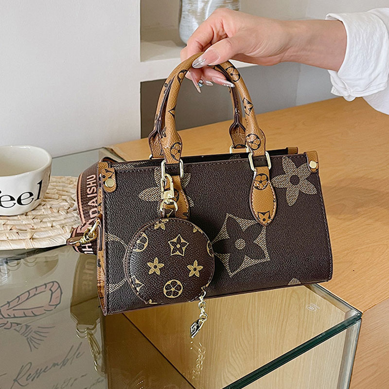 Wide Shoulder Strap bags Retro Handbag Women's New Anti-Color Hand Carry Single Shoulder Crossbody Bag 2026s hot