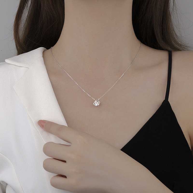 Designer Light Luxury Fashion Small Sugar Cube Zircon Titanium Steel Necklace for Women, Xiaohongshu Simple Collarbone Chain with High-end Copper Pend