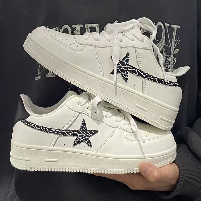 Free shipping designer shoes Men comfortable and trendy soft soled sports and leisure shoes men thick soled height Advanced
