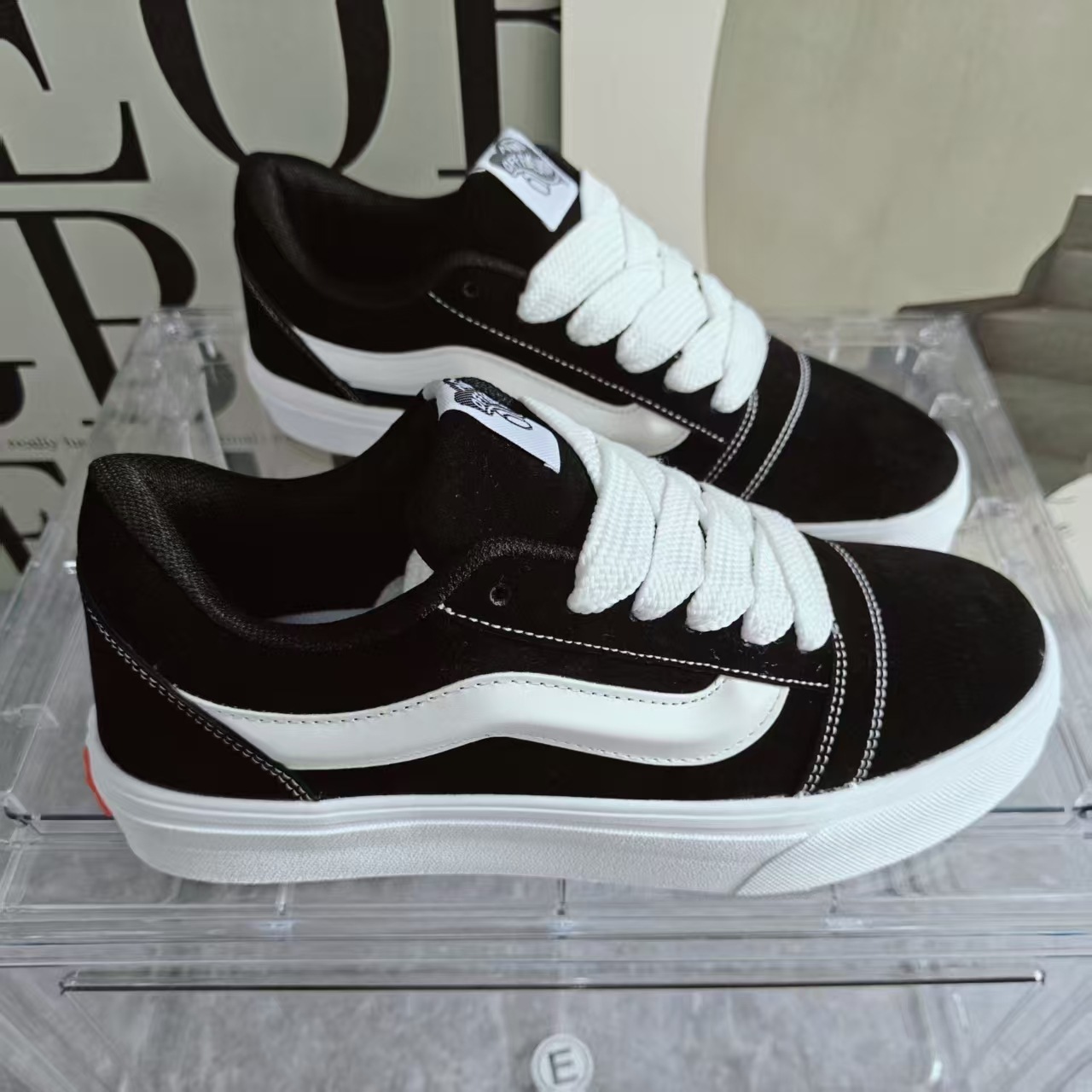 Free shipping designer shoes Men comfortable and trendy soft soled sports and leisure shoes men thick soled height Smart