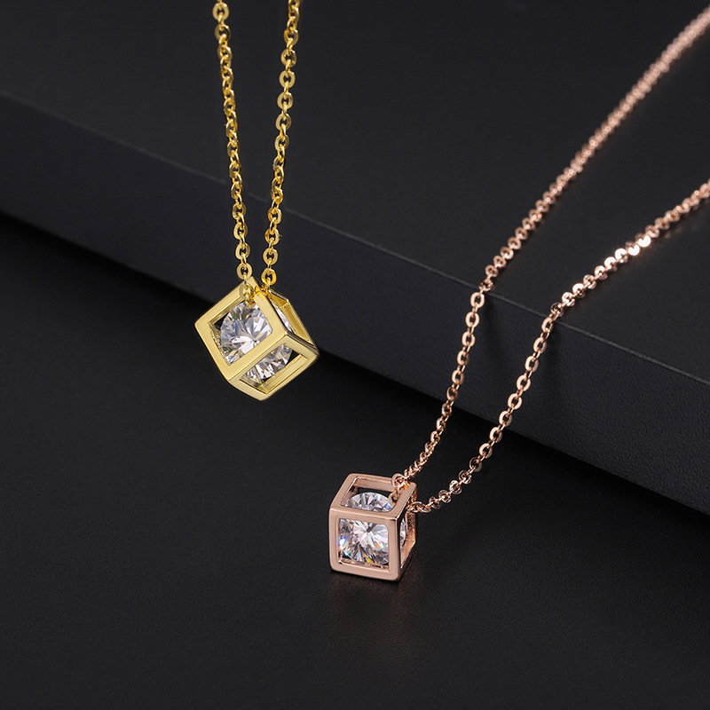 Designer Light Luxury Fashion Small Sugar Cube Zircon Titanium Steel Necklace for Women, Xiaohongshu Simple Collarbone Chain with High-end Copper Pend