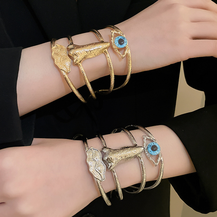 European and American retro frosted texture exaggerated cut-out multi-layer nose, eyes, lips, bracelet trendy high-end women's wristband
