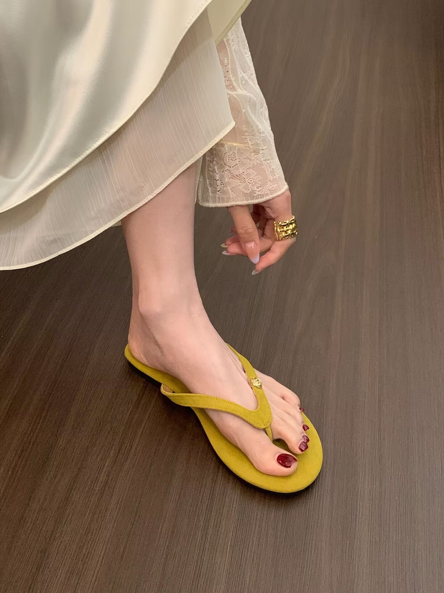 Women Brown Suede Gold Flower Decor Flip Flops, Casual Flat Sole Thong Slippers Summer Outdoor Beach Slide Sandals