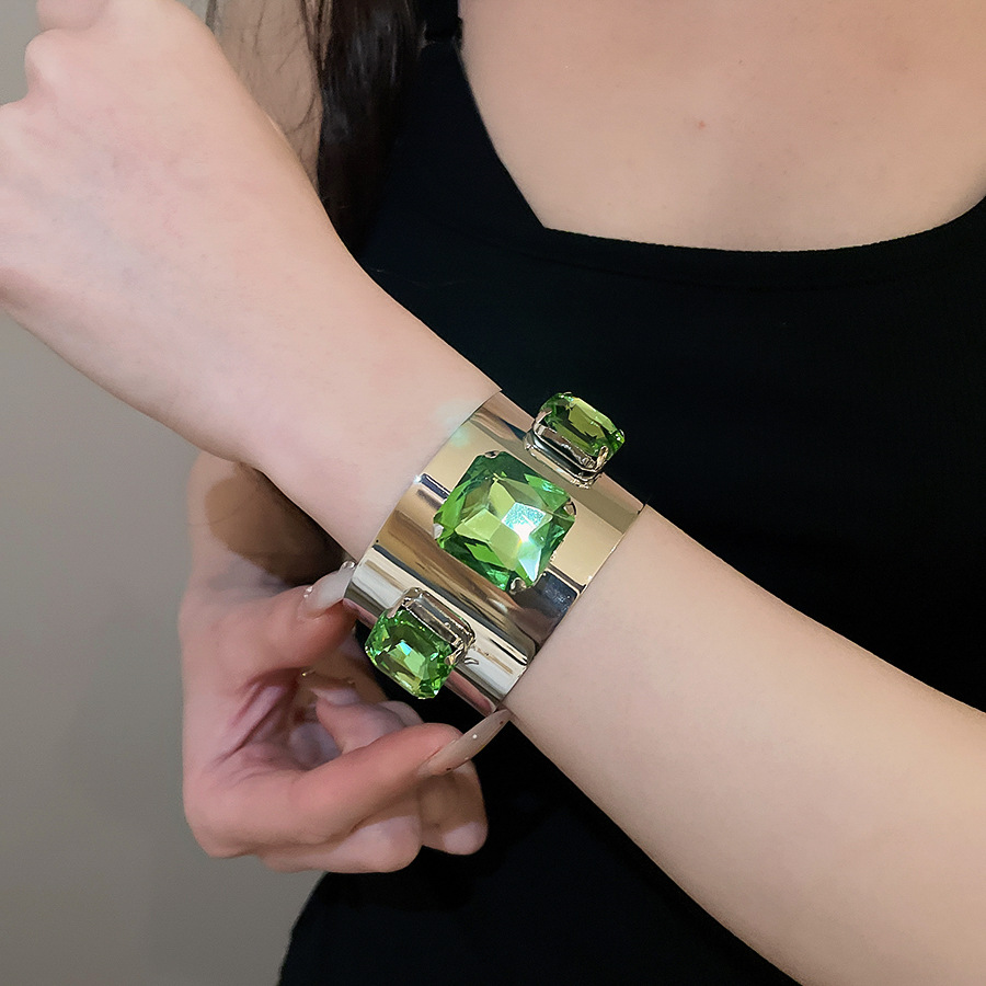 2026 New European and American Style Metal Diamond Inlaid Square Open Bracelet with Exaggerated Design, Unique Fashionable Women's Jewelry - view 6